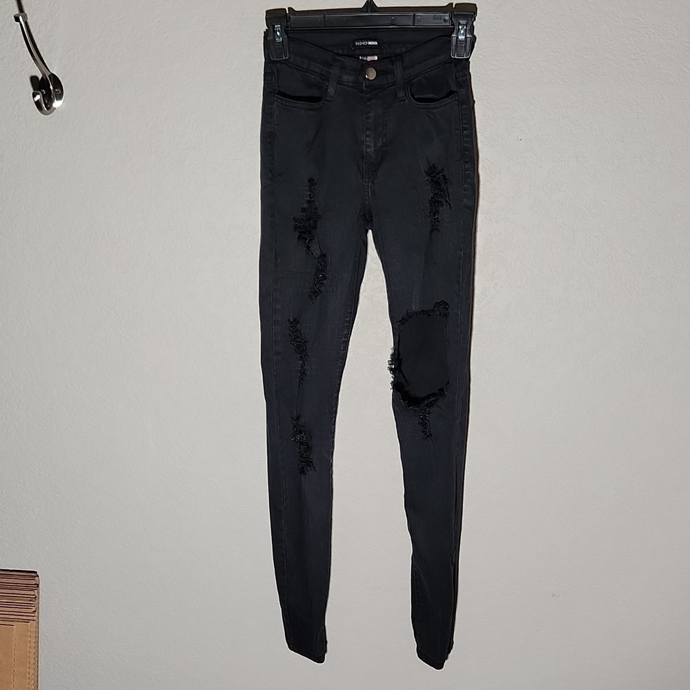 Fashion Nova Jeans Womens Size 0 cut out Distressed Black